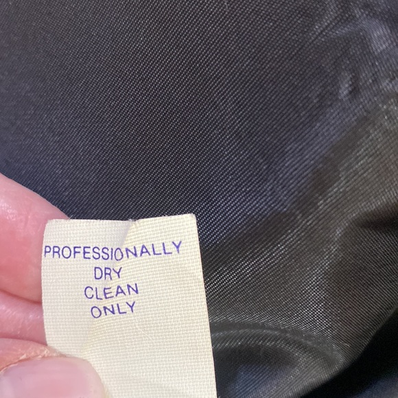 Evan Picone red & black plaid jacket with black trim - Picture 9 of 9